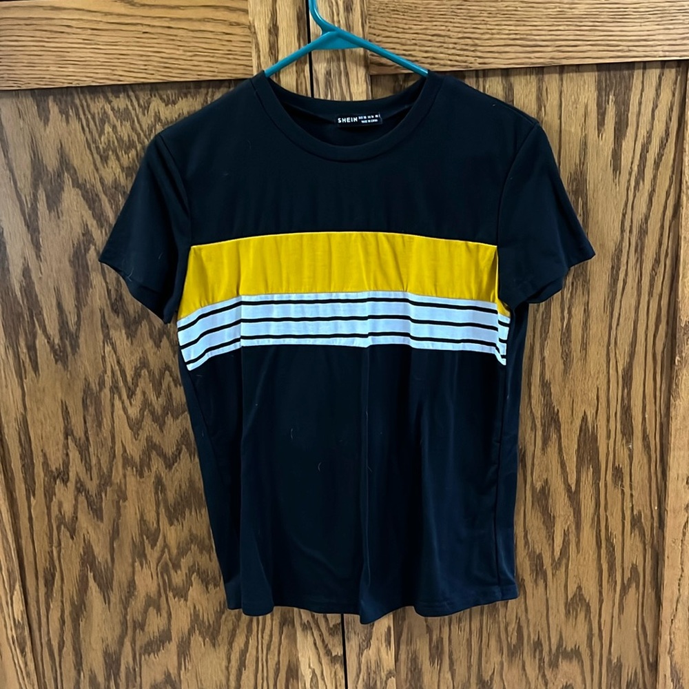 Women’s XS short sleeve shirt. Fits like a SM